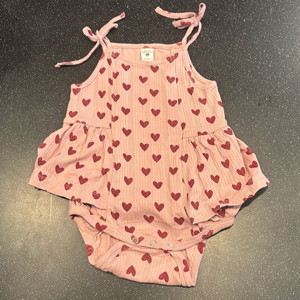 Kate Quinn 18-24 ruffle hearts bubble
